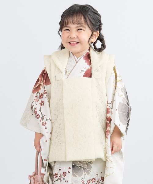 SOUBIEN(ソウビエン)の「【floro by SOUBIEN】3歳女の子用七五三セット(被布コート/着物/襦袢/草履/巾着)(着物・キッズ・ブルー系/ホワイト×レッド/アイボリー/クリーム/ホワイト系/ネイビー系1/ネイビー系/スカイブルー系/サーモンピンク/ピンク系/ワイン系/ローズ系/パイングリーン系/スモーキーグリーン系/ピーコックグリーン系/グリーン系/ダークグリーン系/レッド系/ベージュ系・ONE SIZE)」の3枚目の写真