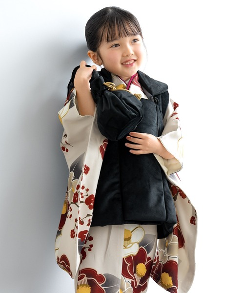 SOUBIEN(ソウビエン)の「【floro by SOUBIEN】3歳女の子用七五三セット(被布コート/着物/襦袢/草履/巾着)(着物・キッズ・ブルー系/ホワイト×レッド/アイボリー/クリーム/ホワイト系/ネイビー系1/ネイビー系/スカイブルー系/サーモンピンク/ピンク系/ワイン系/ローズ系/パイングリーン系/スモーキーグリーン系/ピーコックグリーン系/グリーン系/ダークグリーン系/レッド系/ベージュ系・ONE SIZE)」の6枚目の写真
