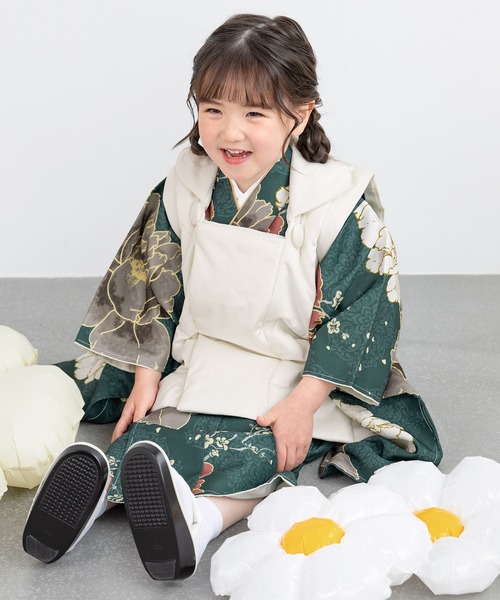 SOUBIEN(ソウビエン)の「【floro by SOUBIEN】3歳女の子用七五三セット(被布コート/着物/襦袢/草履/巾着)(着物・キッズ・ブルー系/ホワイト×レッド/アイボリー/クリーム/ホワイト系/ネイビー系1/ネイビー系/スカイブルー系/サーモンピンク/ピンク系/ワイン系/ローズ系/パイングリーン系/スモーキーグリーン系/ピーコックグリーン系/グリーン系/ダークグリーン系/レッド系/ベージュ系・ONE SIZE)」の7枚目の写真