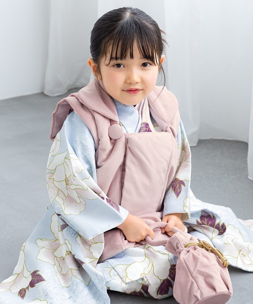 SOUBIEN(ソウビエン)の「【floro by SOUBIEN】3歳女の子用七五三セット(被布コート/着物/襦袢/草履/巾着)(着物・キッズ・ブルー系/ホワイト×レッド/アイボリー/クリーム/ホワイト系/ネイビー系1/ネイビー系/スカイブルー系/サーモンピンク/ピンク系/ワイン系/ローズ系/パイングリーン系/スモーキーグリーン系/ピーコックグリーン系/グリーン系/ダークグリーン系/レッド系/ベージュ系・ONE SIZE)」の12枚目の写真
