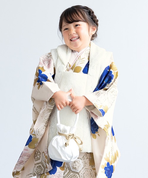 SOUBIEN(ソウビエン)の「【floro by SOUBIEN】3歳女の子用七五三セット(被布コート/着物/襦袢/草履/巾着)(着物・キッズ・ブルー系/ホワイト×レッド/アイボリー/クリーム/ホワイト系/ネイビー系1/ネイビー系/スカイブルー系/サーモンピンク/ピンク系/ワイン系/ローズ系/パイングリーン系/スモーキーグリーン系/ピーコックグリーン系/グリーン系/ダークグリーン系/レッド系/ベージュ系・ONE SIZE)」の4枚目の写真