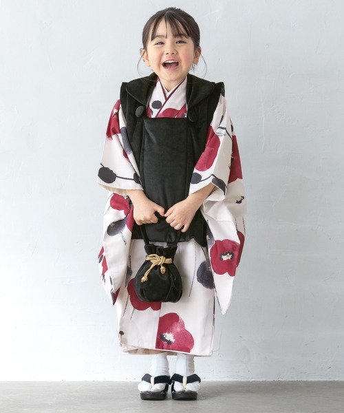 SOUBIEN(ソウビエン)の「【floro by SOUBIEN】3歳女の子用七五三セット(被布コート/着物/襦袢/草履/巾着)(着物・キッズ・ブルー系/ホワイト×レッド/アイボリー/クリーム/ホワイト系/ネイビー系1/ネイビー系/スカイブルー系/サーモンピンク/ピンク系/ワイン系/ローズ系/パイングリーン系/スモーキーグリーン系/ピーコックグリーン系/グリーン系/ダークグリーン系/レッド系/ベージュ系・ONE SIZE)」の22枚目の写真