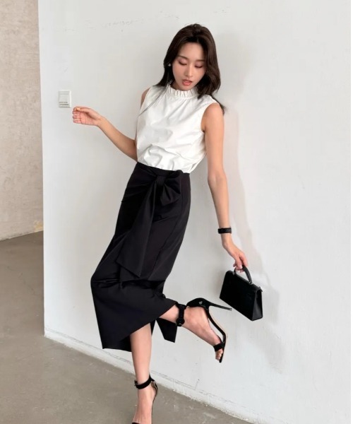 BIRTHDAY BASH(バースデイバッシュ)の「LORETTA FRILL HIGH NECK TOPS(ロレッタフリルハイネックトップス)(その他トップス・レディース・ホワイト・SMALL/MEDIUM)」の6枚目の写真