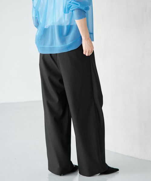 IENA(イエナ)の「《/手洗い可》ウールMIXタックワイドパンツ(その他パンツ・レディース・ネイビー/チャコールグレー/ブラウン・34/38/36)」の9枚目の写真