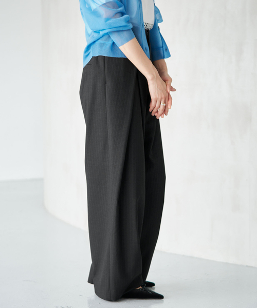IENA(イエナ)の「《/手洗い可》ウールMIXタックワイドパンツ(その他パンツ・レディース・ネイビー/チャコールグレー/ブラウン・34/38/36)」の11枚目の写真