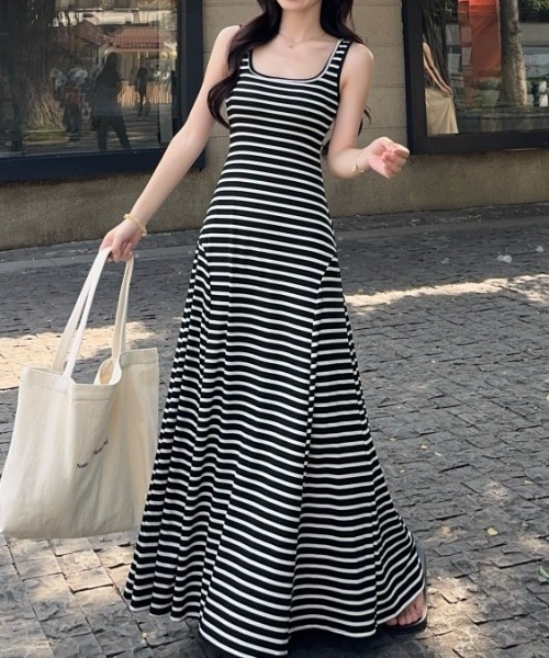 LUCPY(ラクピー)の「ボーダーノースリーブフレアワンピース(ワンピース・レディース・ブラック・LARGE/MEDIUM/SMALL)」の5枚目の写真