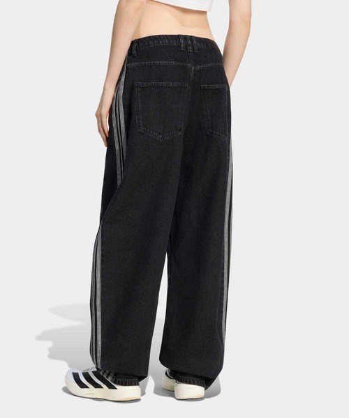 adidas(アディダス)の「HIGH RISE BARREL LEG DENIM PANT / アディダスオリジナルス adidas Originals(デニムパンツ・レディース・ブラック・28/30/27/30/25/30/24/30/26/30/34W 30L/33W 30L/32W 30L/31W 30L/30W 30L/29/30)」の3枚目の写真