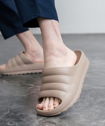 TELIC（テリック）の「TELIC テリック W-CLOUD 厚底シャークソールスライドサンダル/リカバリーサンダル（サンダル）」