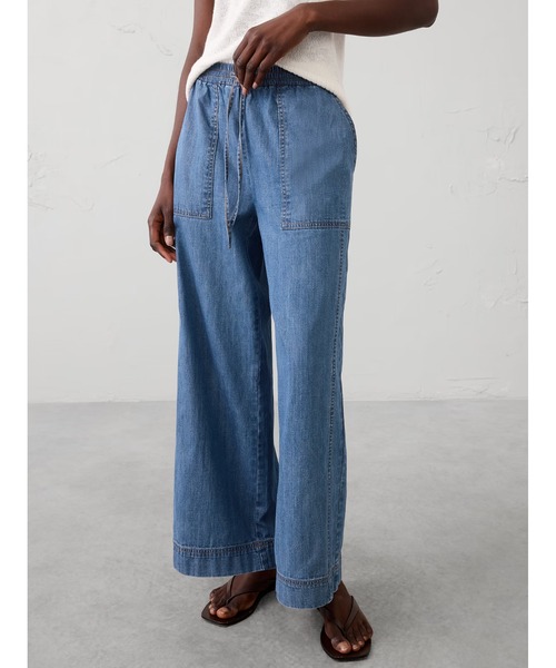 BANANA REPUBLIC FACTORY STORE（バナナリパブリック ファクトリーストア）の「BANANA REPUBLIC FACTORY STORE　　ワイドレッグミッドライズプルオンユーティリティジーンズ（デニムパンツ・レディース・ライトインディゴブルー/ブルー/インディゴブルー・XS/S/M/L）」の3枚目の写真