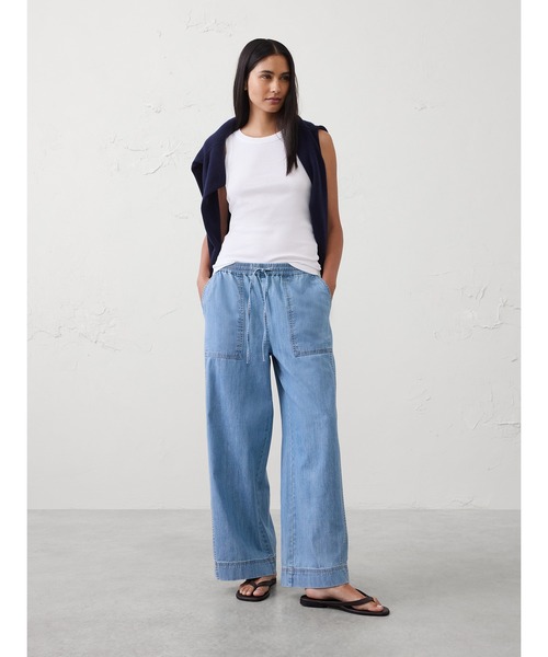 BANANA REPUBLIC FACTORY STORE（バナナリパブリック ファクトリーストア）の「BANANA REPUBLIC FACTORY STORE　　ワイドレッグミッドライズプルオンユーティリティジーンズ（デニムパンツ・レディース・ライトインディゴブルー/ブルー/インディゴブルー・XS/S/M/L）」の7枚目の写真
