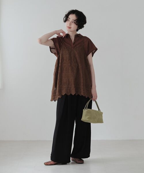 Green Parks(グリーンパークス)の「SET2点刺しゅうキャミ+シャツ(シャツ/ブラウス・レディース・ブラウン/オフホワイト/ブラック・FREE)」の4枚目の写真