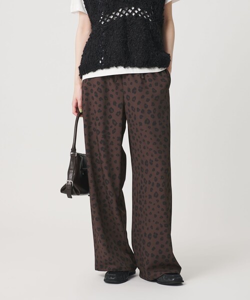 BEAUTY&YOUTH UNITED ARROWS(ビューティーアンドユースユナイテッドアローズ)の「ポリエステルブレンド レオパード イージーワイドパンツ(その他パンツ・レディース・ナチュラル/ダークブラウン・S/M)」の1枚目の写真