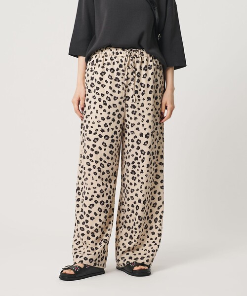 BEAUTY&YOUTH UNITED ARROWS(ビューティーアンドユースユナイテッドアローズ)の「ポリエステルブレンド レオパード イージーワイドパンツ(その他パンツ・レディース・ナチュラル/ダークブラウン・S/M)」の3枚目の写真