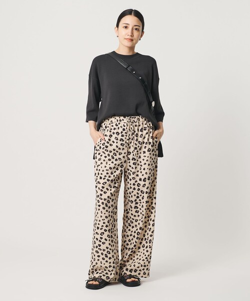 BEAUTY&YOUTH UNITED ARROWS(ビューティーアンドユースユナイテッドアローズ)の「ポリエステルブレンド レオパード イージーワイドパンツ(その他パンツ・レディース・ナチュラル/ダークブラウン・S/M)」の5枚目の写真
