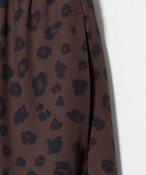BEAUTY&YOUTH UNITED ARROWS(ビューティーアンドユースユナイテッドアローズ)の「ポリエステルブレンド レオパード イージーワイドパンツ(その他パンツ・レディース・ナチュラル/ダークブラウン・S/M)」の15枚目の写真