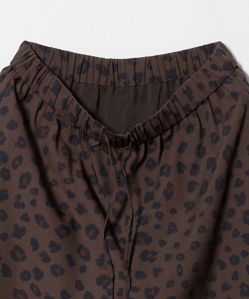 BEAUTY&YOUTH UNITED ARROWS(ビューティーアンドユースユナイテッドアローズ)の「ポリエステルブレンド レオパード イージーワイドパンツ(その他パンツ・レディース・ナチュラル/ダークブラウン・S/M)」の16枚目の写真