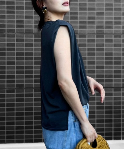 Human 2nd Occasion(ヒューマンセカンドオケージョン)の「ダブルタック フレンチスリーブ カットソー(Tシャツ/カットソー・レディース・チャコールグレー/オフホワイト・FREE)」の8枚目の写真