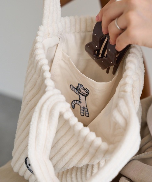 KOBE LETTUCE（コウベレタス）の「[ 11ぴきのねこコラボ ] 刺繍ミニトートバッグ（トートバッグ・レディース・アイボリー/ピンク/ネイビー・F）」の6枚目の写真