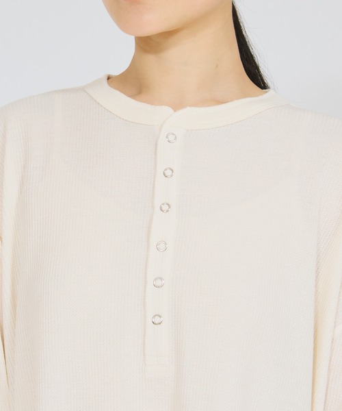 HANES(ヘインズ)の「【Hanes/ヘインズ】レディース Thermal for HER ヘンリーネックTシャツ(Tシャツ/カットソー・レディース・レッド/オフホワイト/グレー系・LARGE/MEDIUM)」の4枚目の写真