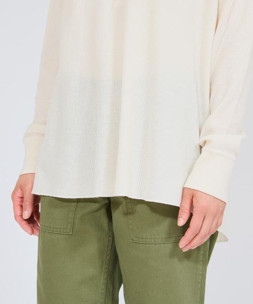 HANES(ヘインズ)の「【Hanes/ヘインズ】レディース Thermal for HER ヘンリーネックTシャツ(Tシャツ/カットソー・レディース・レッド/オフホワイト/グレー系・LARGE/MEDIUM)」の6枚目の写真