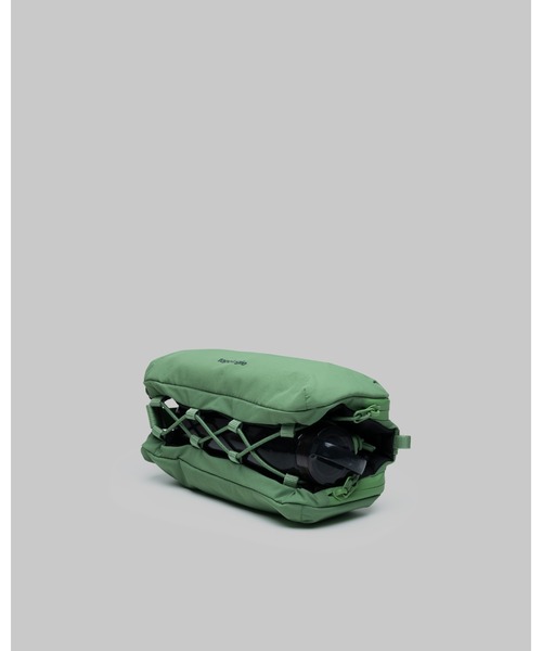 Topologie(トポロジー)の「Bottle Sacoche Medium(ボトル サコッシュミディアム)(ショルダーバッグ・レディース・グリーン・ONE SIZE)」の3枚目の写真