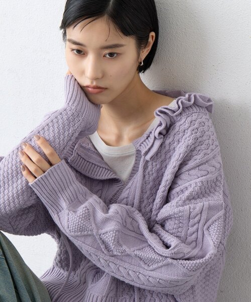 CIAOPANIC TYPY(チャオパニックティピー)の「∴衿フリルスキッパーケーブルニット(ニット/セーター・レディース・ブラック/アイボリー/バイオレット・ONE SIZE)」の3枚目の写真