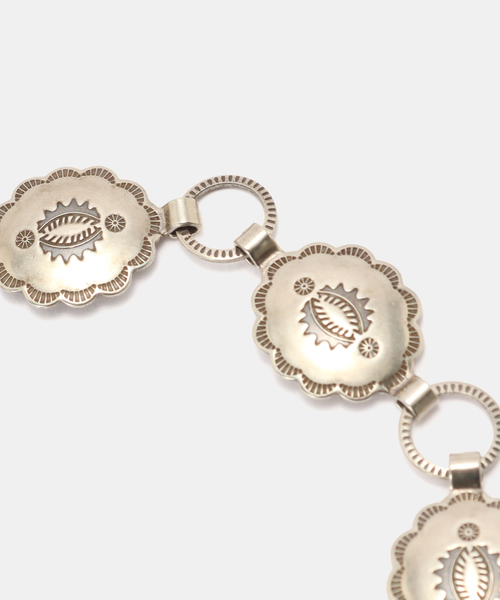 FRAMeWORK(フレームワーク)の「SUNWEST SILVER CONCHO BELT SMALL(ベルト・レディース・シルバー・FREE)」の2枚目の写真