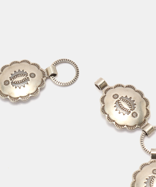 FRAMeWORK(フレームワーク)の「SUNWEST SILVER CONCHO BELT SMALL(ベルト・レディース・シルバー・FREE)」の3枚目の写真