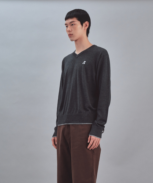 Rest&Recreation(レストアンドレクリエーション)の「LAYERED V-NECK WOOL KNIT - CHARCOAL(ニット/セーター・レディース・その他・LARGE/SMALL)」の7枚目の写真
