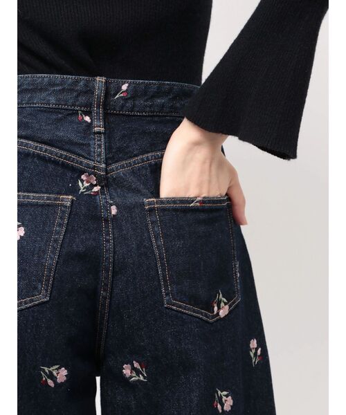 dazzlin(ダズリン)の「リトルフラワー刺繍デニム(デニムパンツ・レディース・ブルー/インディゴブルー・MEDIUM/SMALL)」の16枚目の写真