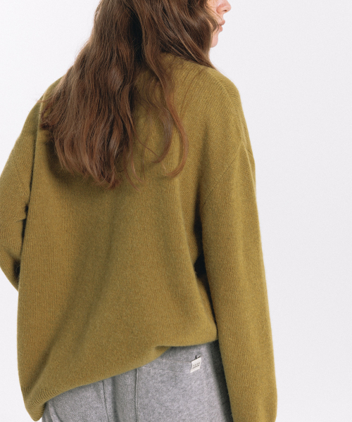haag(ヘイグ)の「a round knit (olive)(ニット/セーター・レディース・その他・FREE)」の7枚目の写真
