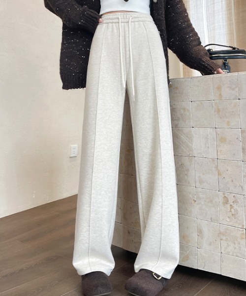 AMAJI(アマジ)の「イージー セミフレア スウェットパンツ(スウェットパンツ・レディース・ホワイト/ベージュ/ダークグレー・SMALL/MEDIUM/LARGE/X-LARGE)」の1枚目の写真