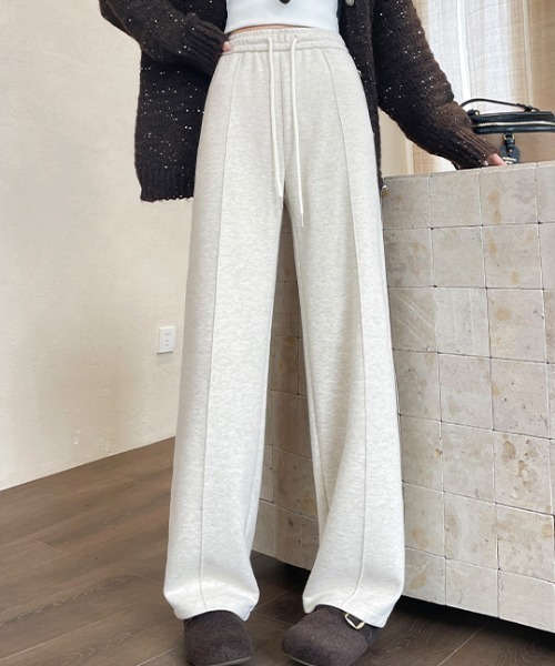AMAJI(アマジ)の「イージー セミフレア スウェットパンツ(スウェットパンツ・レディース・ホワイト/ベージュ/ダークグレー・SMALL/MEDIUM/LARGE/X-LARGE)」の5枚目の写真