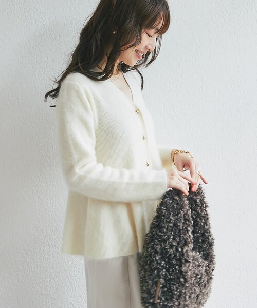 La boutique BonBon（ラブティックボンボン）の「ウールファーペプラムカーディガン（ニット/セーター・レディース・チャコールグレー/サックスブルー/オフホワイト・FREE）」の5枚目の写真