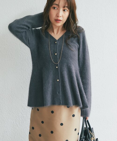 La boutique BonBon（ラブティックボンボン）の「ウールファーペプラムカーディガン（ニット/セーター・レディース・チャコールグレー/サックスブルー/オフホワイト・FREE）」の19枚目の写真