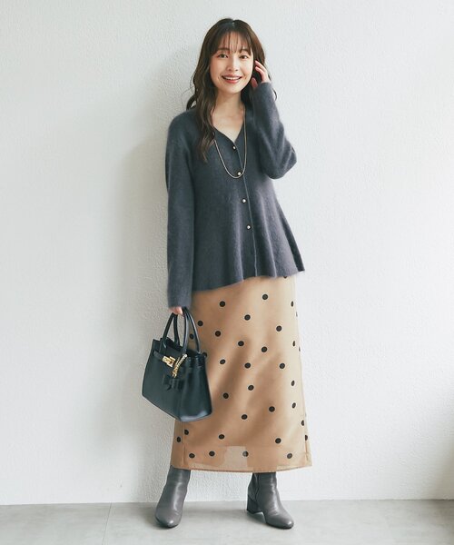 La boutique BonBon（ラブティックボンボン）の「ウールファーペプラムカーディガン（ニット/セーター・レディース・チャコールグレー/サックスブルー/オフホワイト・FREE）」の22枚目の写真