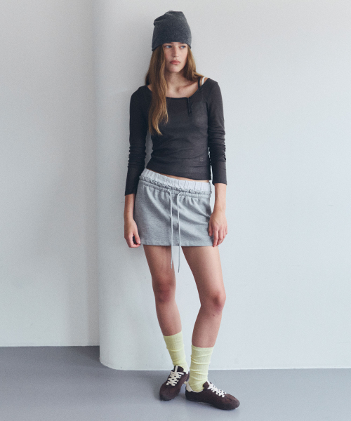 ROLAROLA(ロラロラ)の「NUBASIC サギング スウェット ミニスカート メランジグレー(スカート・レディース・ヘザーグレー・SMALL/MEDIUM)」の2枚目の写真