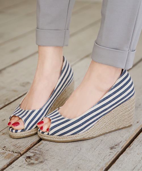 Luz Llena (glifeed） （ラズレナグリフィード）の「[8cmヒール]ジュートウェッジオープントゥパンプス（パンプス・レディース・ホワイト×ネイビー/インディゴブルー/カーキ/ブラック/アイボリー/ホワイト系その他/ピンク/レッド/ブラック系その他/イエロー/ベージュ・SMALL/LARGE/MEDIUM/X-LARGE）」の3枚目の写真