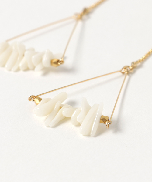 TONE SELECT GOODS(トーンセレクトグッズ)の「【m'no/エムノ】&triangleピアス(珊瑚ver.)(ピアス(両耳用)・レディース・ゴールド・FREE)」の2枚目の写真