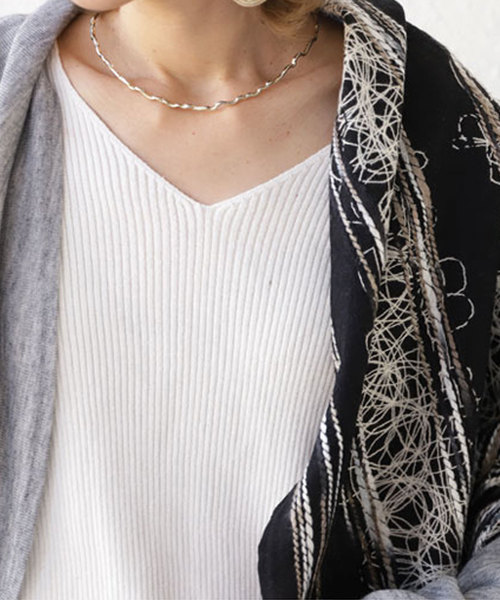 antiqua(アンティカ)の「刺繍柄ドルマンカーディガン(カーディガン/ボレロ・レディース・グレー系その他・FREE)」の6枚目の写真