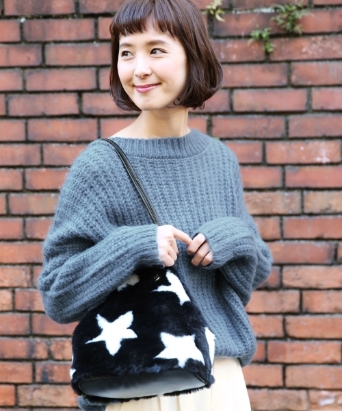 GLOBAL WORK（グローバルワーク）の「2WAYファーキンチャクBAG/772075（ショルダーバッグ・レディース・ベージュ/グレー/ブラック/ホワイト系その他/ブラック系その他・FREE）」の4枚目の写真