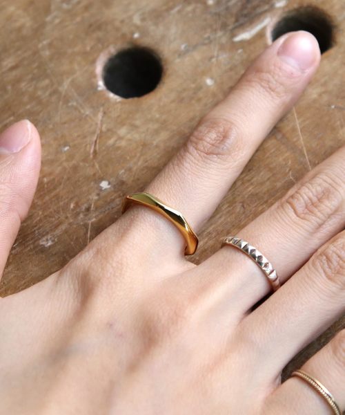 YArKA（ヤーカ）の「【YArKA/ヤーカ】silver925 7surface ring [nanaes]/シルバー925 7面デザインリング（リング・レディース・ブラック/シルバー/ゴールド・#11/#13/#15/#9/#19/#17/#21/#23）」の7枚目の写真