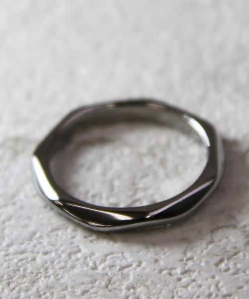 YArKA（ヤーカ）の「【YArKA/ヤーカ】silver925 7surface ring [nanaes]/シルバー925 7面デザインリング（リング・レディース・ブラック/シルバー/ゴールド・#11/#13/#15/#9/#19/#17/#21/#23）」の10枚目の写真