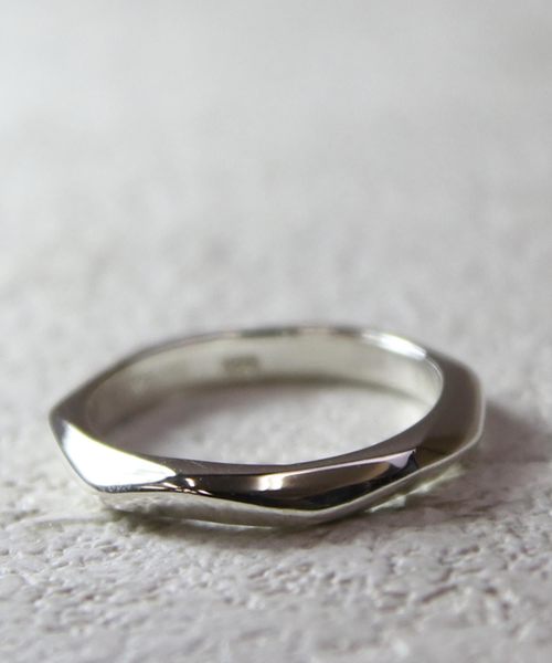YArKA（ヤーカ）の「【YArKA/ヤーカ】silver925 7surface ring [nanaes]/シルバー925 7面デザインリング（リング・レディース・ブラック/シルバー/ゴールド・#11/#13/#15/#9/#19/#17/#21/#23）」の8枚目の写真