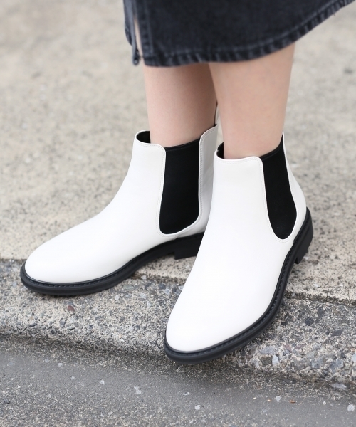 LOWRYS FARM（ローリーズファーム）の「サイドゴアブーツ　806804（ブーツ・レディース・オフホワイト/ブラック/ブラウン/ブラック系その他/アイボリー/ブラック系その他2/ブラック系その他3/ブラウン系その他・SMALL/MEDIUM/LARGE/X-LARGE）」の2枚目の写真