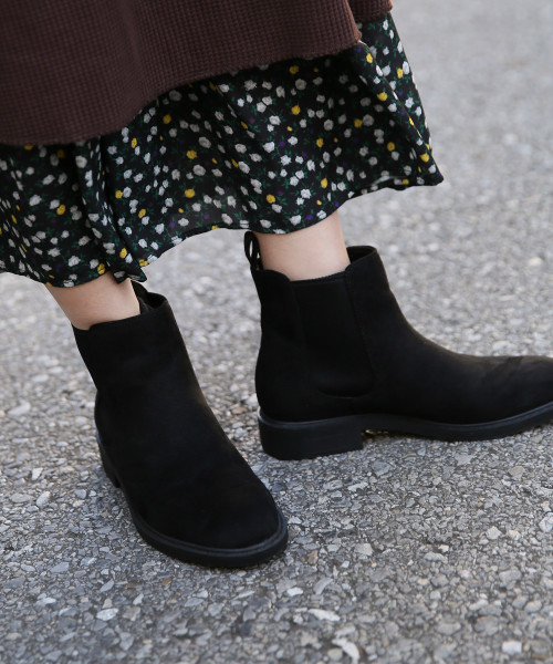 LOWRYS FARM（ローリーズファーム）の「サイドゴアブーツ　806804（ブーツ・レディース・オフホワイト/ブラック/ブラウン/ブラック系その他/アイボリー/ブラック系その他2/ブラック系その他3/ブラウン系その他・SMALL/MEDIUM/LARGE/X-LARGE）」の6枚目の写真