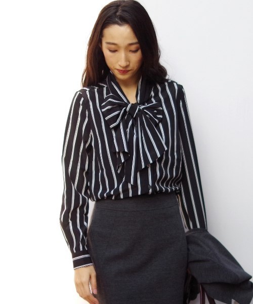 NARACAMICIE（ナラカミーチェ）の「ストライプボウタイ長袖ブラウス（シャツ/ブラウス・レディース・ブラック/ネイビー・SMALL/MEDIUM/LARGE）」の2枚目の写真
