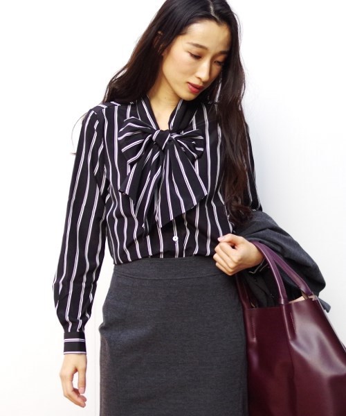 NARACAMICIE（ナラカミーチェ）の「ストライプボウタイ長袖ブラウス（シャツ/ブラウス・レディース・ブラック/ネイビー・SMALL/MEDIUM/LARGE）」の4枚目の写真