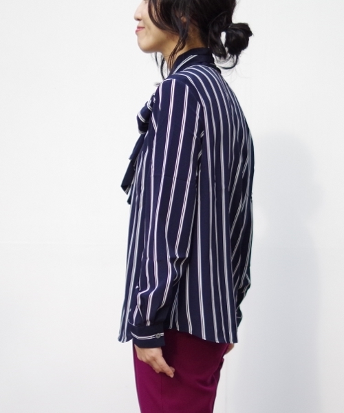 NARACAMICIE（ナラカミーチェ）の「ストライプボウタイ長袖ブラウス（シャツ/ブラウス・レディース・ブラック/ネイビー・SMALL/MEDIUM/LARGE）」の5枚目の写真