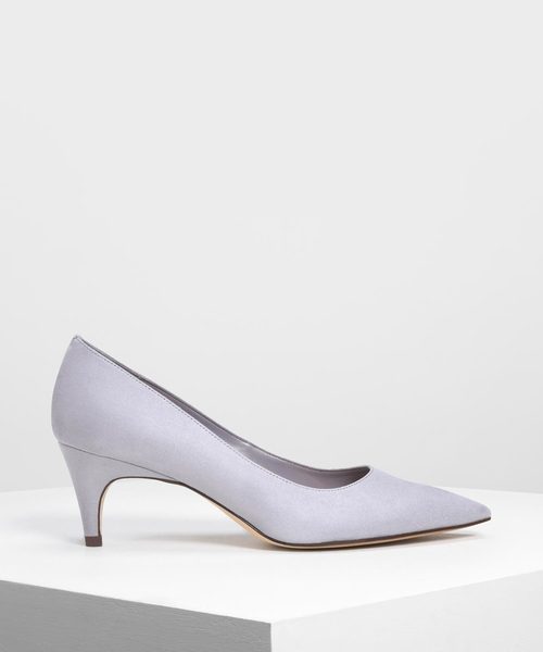 CHARLES & KEITH(チャールズ & キース)の「クラシック キトゥンパンプス / Classic Kitten Pumps(パンプス・レディース・ブラック/アイボリー/ライトアッシュグレー・22cm/22.5cm/23cm/23.5cm/24.5cm/25cm/25.5cm)」の2枚目の写真